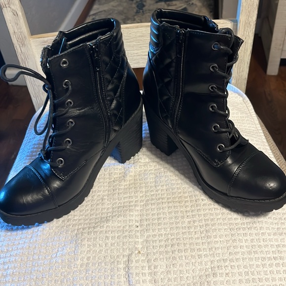 Size 6 1/2 M Rampage side sipper high heel lace up boots. - Picture 2 of 4